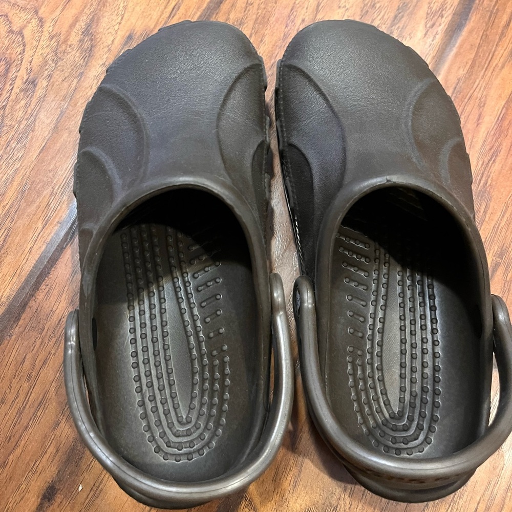 Crocs shoes clogs unisex men’s 6 women’s 8 brown slip on comfort nice! - Picture 8 of 10
